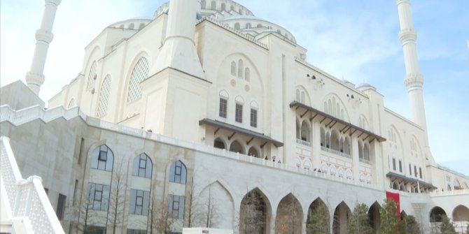 Cumhurbaşkanı Erdoğan cuma namazını Büyük Çamlıca Camisi'nde kıldı