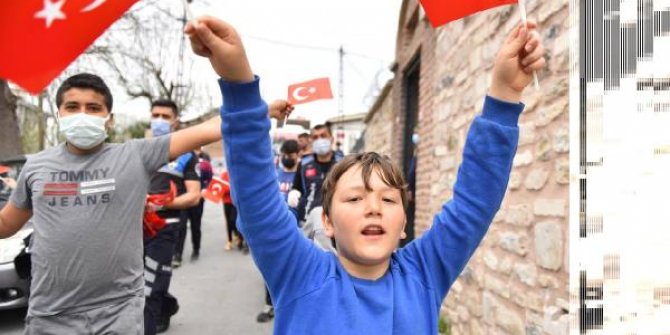 Beyoğlu sokaklarında 23 Nisan kutlamaları