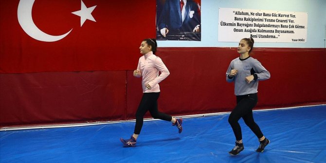 'Kızlar güreş yapamaz' ön yargısını kıran Edirneli milli güreşçilerin hedefi Avrupa'da kürsüye çıkmak