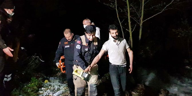 Kısıtlama saatinde gezerken dere yatağına düştü, ekipler kurtardı
