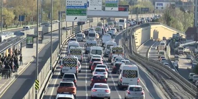 Kısıtlamaya dakikalar kala İstanbul'da trafik yoğunluğu