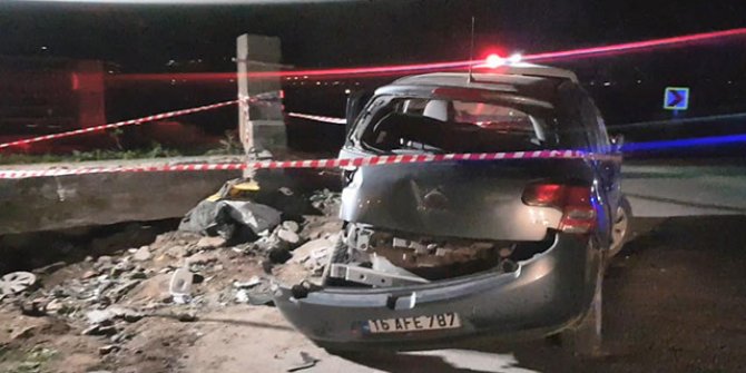 Bursa'da otomobil köprü beton bloğuna çarptı: 3 ağır yaralı
