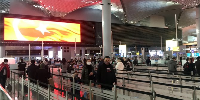 İstanbul'da Havalimanı ve otogarlarda 'tam kapanma' öncesi yoğunluk hakim