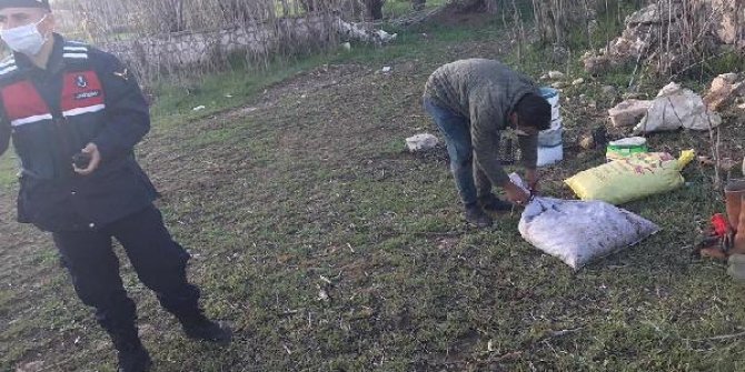 Kaçak tatlı su salyangozu avlarken yakalandılar