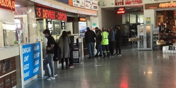 İzin belgesi almak isteyenler valilikte kuyruk oluşturdu
