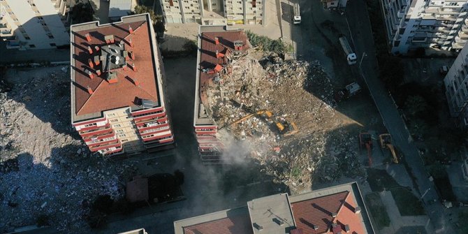 İzmir'deki depremde yıkılan binalarla ilgili 22 gözaltı kararı