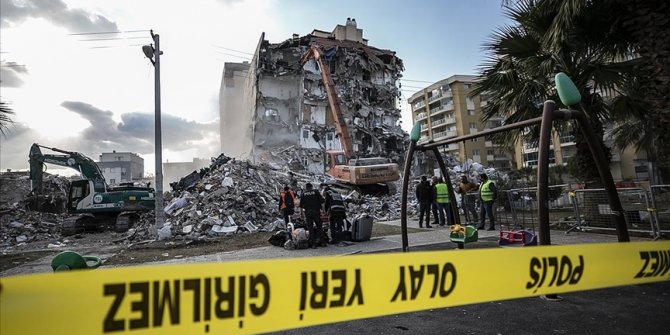 İzmir'deki depremde yıkılan binalarla ilgili 22 gözaltı kararı