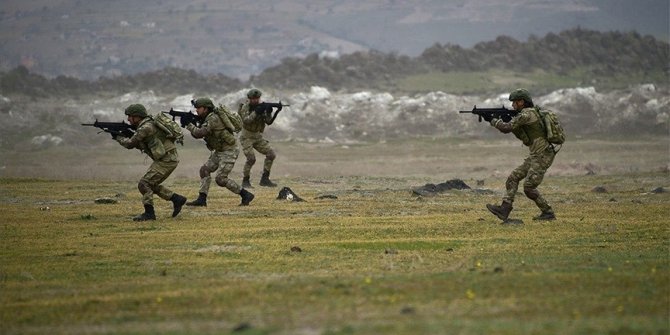 Pençe-Şimşek ve Pençe-Yıldırım operasyonlarında tespit edilen sığınak, barınak ve mağaralar imha ediliyor