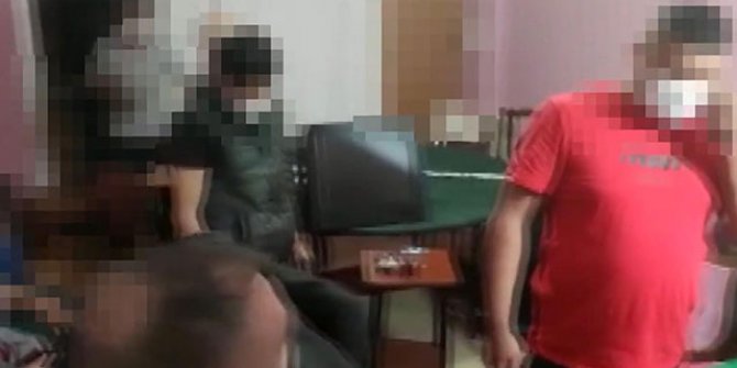Evde ve kahvede kumar oynayan 18 kişiye ceza 