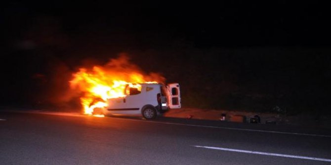 Tekirdağ’da seyir halindeki araç alev alev yandı