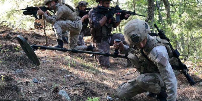 Osmaniye'de PKK'lı teröristlere ait mühimmat ve yaşam malzemeleri ele geçirildi