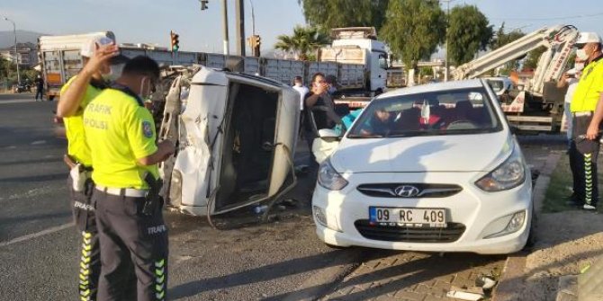 Aydın'da otomobille panelvan araç çarpıştı: 4 yaralı