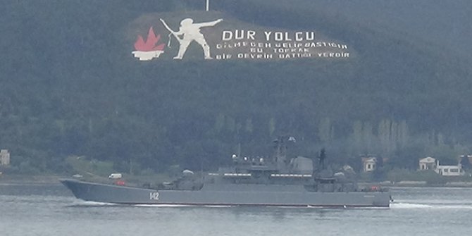 Rus savaş gemisi, 'Novocherkassk' Çanakkale Boğazı’ndan geçti