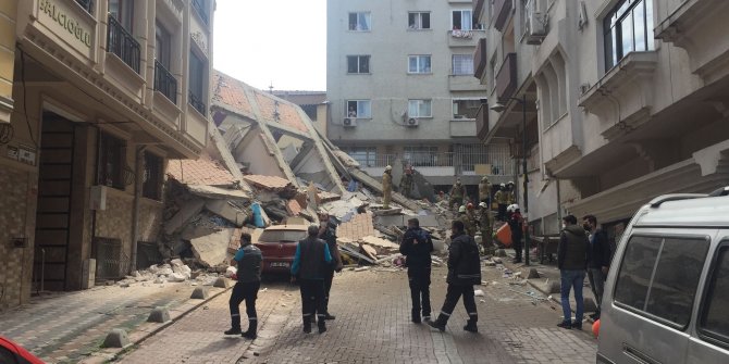 Zeytinburnu'nda bir bina çöktü! Çok sayıda ekip bölgede