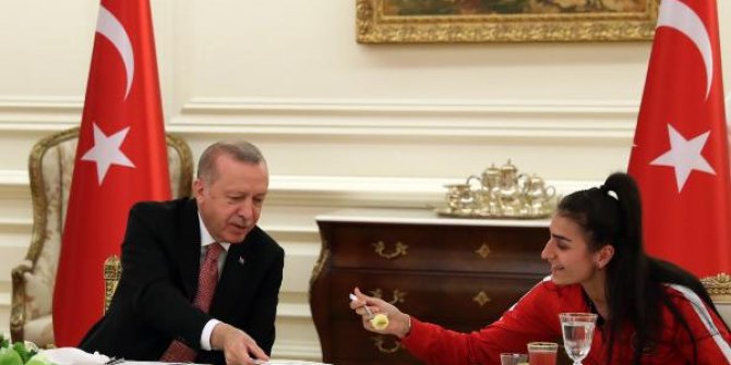 Cumhurbaşkanı Erdoğan, milli sporcularla iftar yaptı