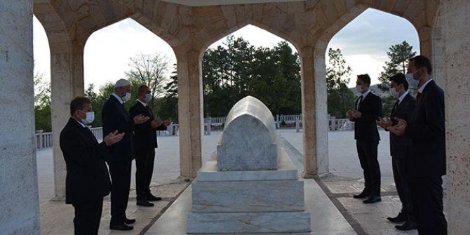 Halk Ozanı Yunus Emre, ölümünün 700'üncü yıl dönümünde kabri başında anıldı