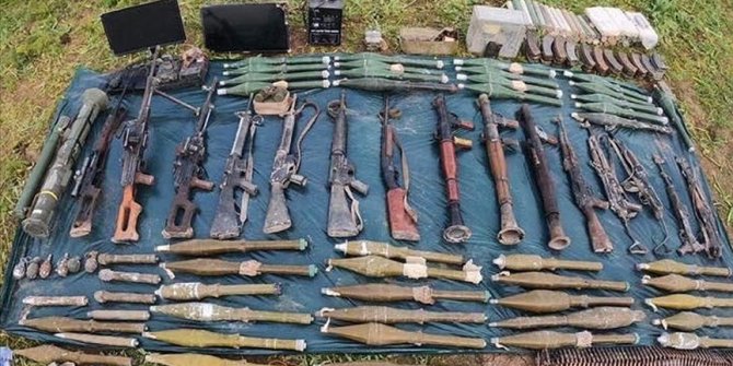 Pençe-Yıldırım operasyonunda terör örgütüne ait silah, mühimmat ve yaşam malzemeleri ele geçirildi