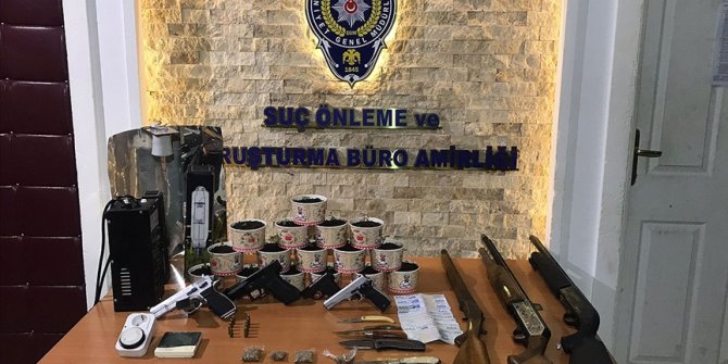 Ankara'da uyuşturucu imalathanesine dönüştürülen eve düzenlenen operasyonda bir kişi yakalandı