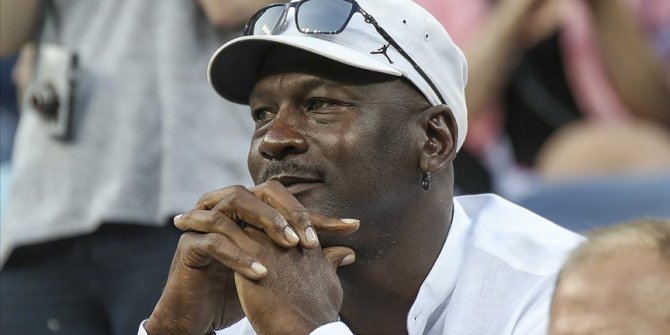 Michael Jordan'ın üniversite kariyerinde giydiği forma 1,38 milyon dolara satıldı