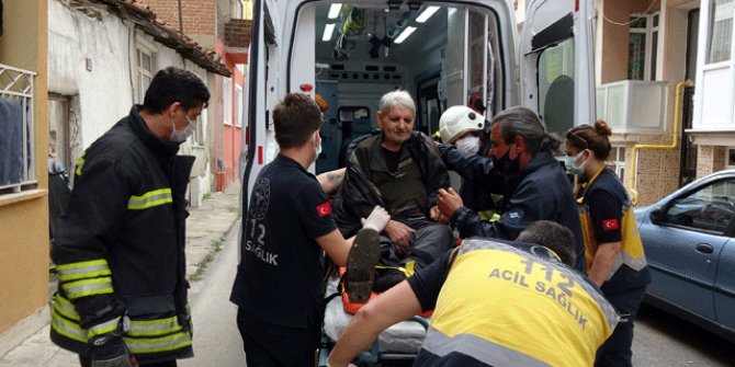 Evde kalçası kırılan yaşlı adam, ertesi gün sesini duyurabildi