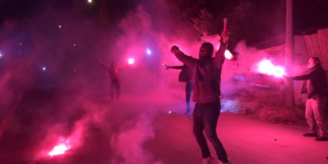 Kısıtlamaya aldırış etmeyen bir grup, '10 5 Dünya Bandırmalılar Günü'nü kutladı