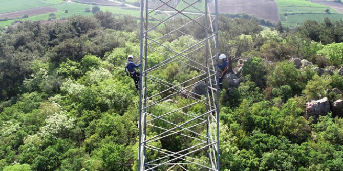 UEDAŞ ekiplerinin kırsal alandaki zorlu çalışmaları, dronla havadan görüntülendi