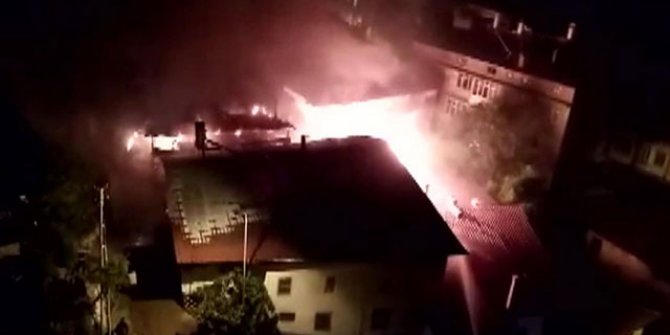 Ermenek'te ahşap evde çıkan yangın, 3 eve daha sıçradı