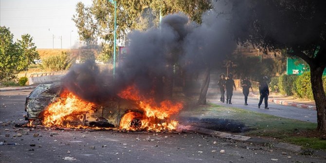 İsrailli Yahudiler Bat Yam kentinde Filistinli bir sürücüyü linç etmeye çalıştı