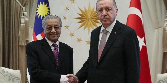 Cumhurbaşkanı Erdoğan, eski Malezya Başbakanı Muhammed ile telefonda görüştü