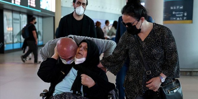 Almanya'da bakımevinde kalan felçli kadın, Aile ve Sosyal Hizmetler Bakanlığının desteğiyle Türkiye'ye döndü