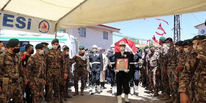 Şehit özel harekat polisi Veli Kabalay'ın naaşı Denizli'de toprağa verildi
