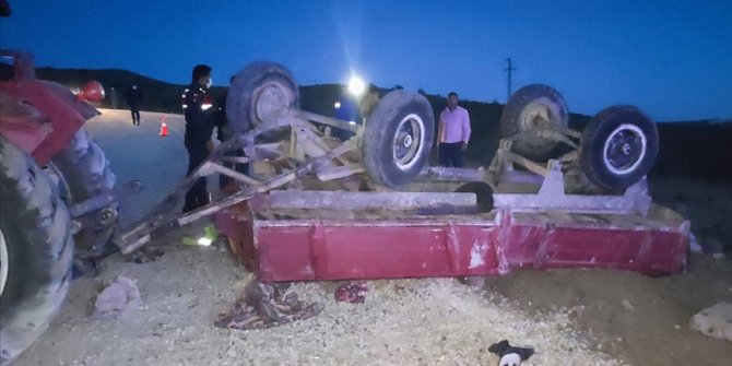 Başkentte traktörün devrilmesi sonucu 3'ü çocuk 4 kişi hayatını kaybetti