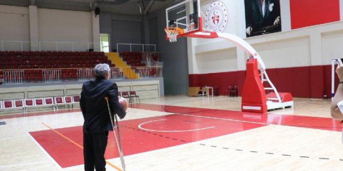 Kurduğu basket takımıyla engellileri sporla hayata bağladı