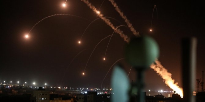 İsrail saldırılarına karşılık Gazze'den Tel Aviv ve çevresine roket atıldı