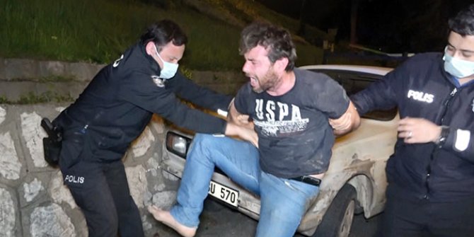 Kısıtlamada duvara çarpan kamyonetin sürücüsü polise zor anlar yaşattı