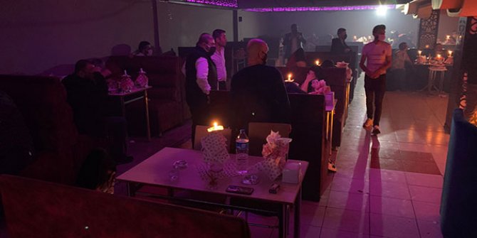 Daha önce 3 kez mühürlenen eğlence mekanına baskın; 45 kişiye 283 bin 500 lira ceza