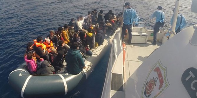 Ayvacık açıklarında 80 kaçak göçmeni Sahil Güvenlik kurtardı