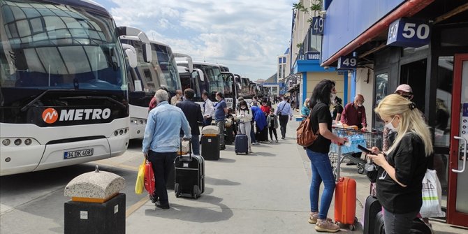 'Kademeli normalleşme'nin ikinci gününde de otogarda hareketlilik yaşanıyor