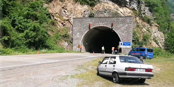 Tünelde 2 otomobil çarpıştı: 1 ölü, 7 yaralı