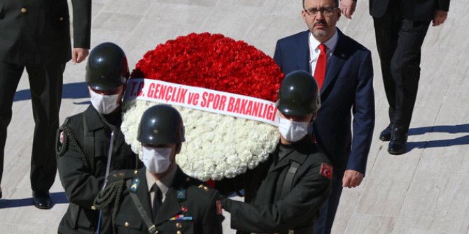 Bakan Kasapoğlu, Anıtkabir’i ziyaret etti 