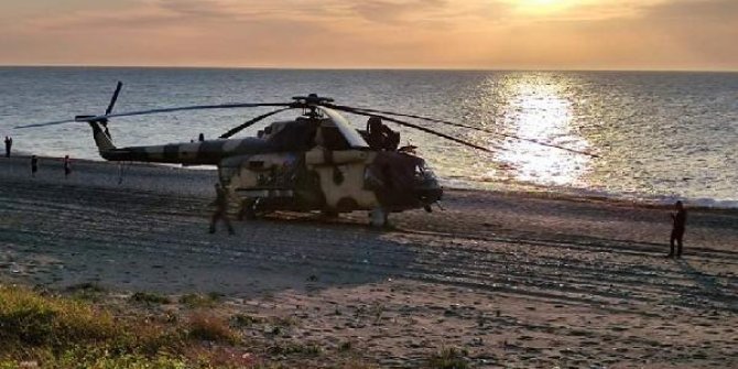 Azerbaycan askeri helikopterinin Giresun'da sahile zorunlu inişi kamerada