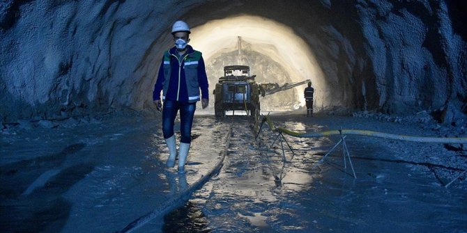 Yeni Zigana Tüneli'nde ışığa az kaldı