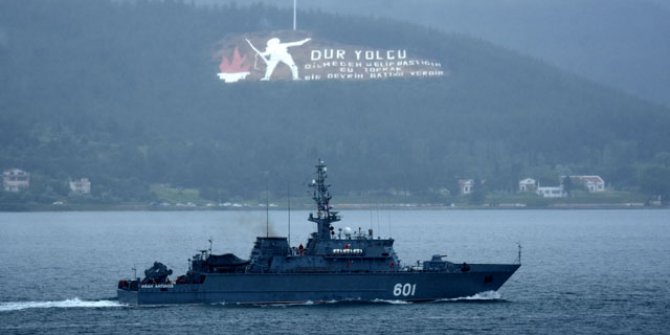 Rus mayın tarama gemisi Çanakkale Boğazı’ndan geçti