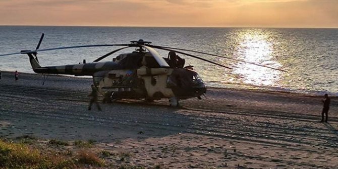 Sahile zorunlu iniş yapan Azerbaycan askeri helikopterinde arıza giderildi