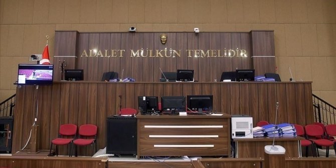 İzmir'de hücre evlerine düzenlenen operasyonda gözaltına alının 35 FETÖ şüphelisinden 15'i tutuklandı