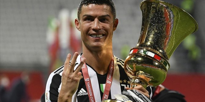 Portekizli yıldız futbolcu Cristiano Ronaldo, sosyal medyada zirveyi bırakmıyor