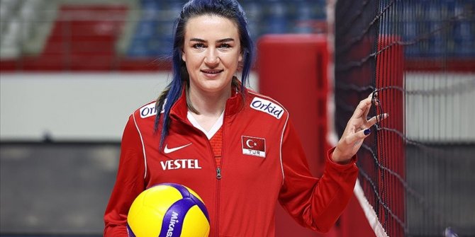 Milli voleybolcu Meryem Boz, kurduğu spor akademisiyle genç nesillere ışık tutmayı amaçlıyor