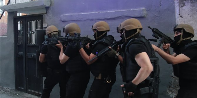 Adana merkezli 3 ilde PKK/KCK soruşturmasında gözaltı kararı verilen 20 şüphelinin yakalanması için operasyon