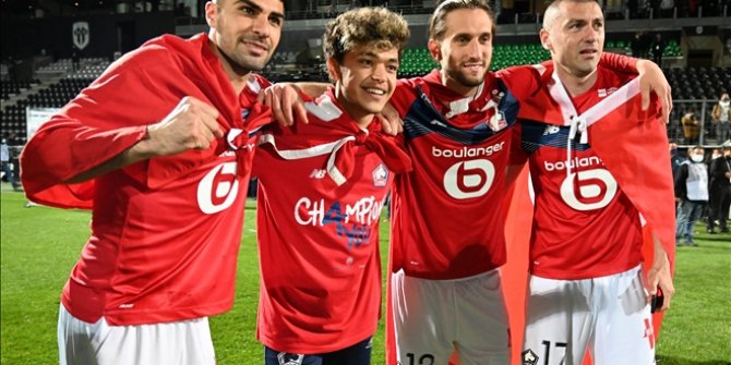 Lille'de futbolcular şampiyonluğu kutladı