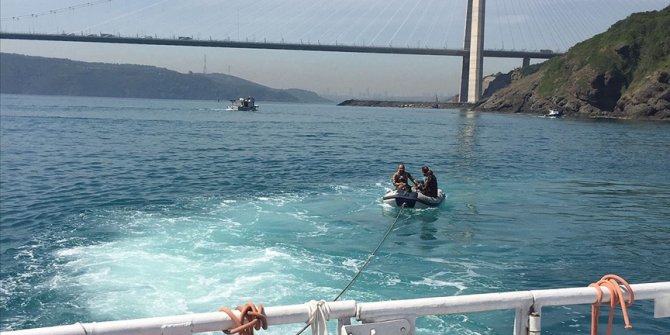 İstanbul Boğazı'nda sürüklenen şişme bottaki 2 kişi kurtarıldı